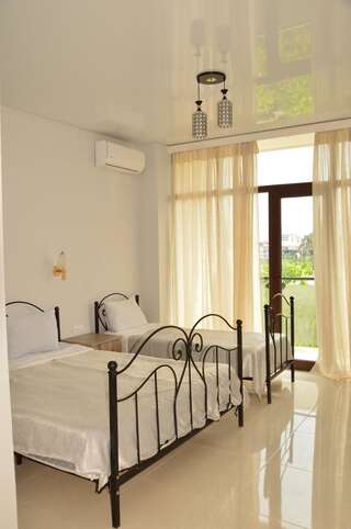 Отель Hotel Like Кобулети Трехместный номер-6