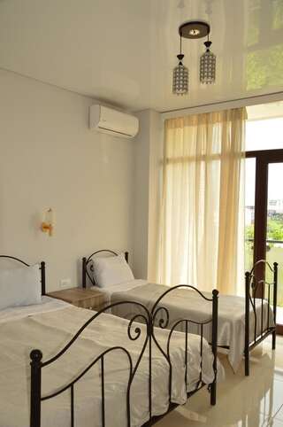 Отель Hotel Like Кобулети Трехместный номер-11
